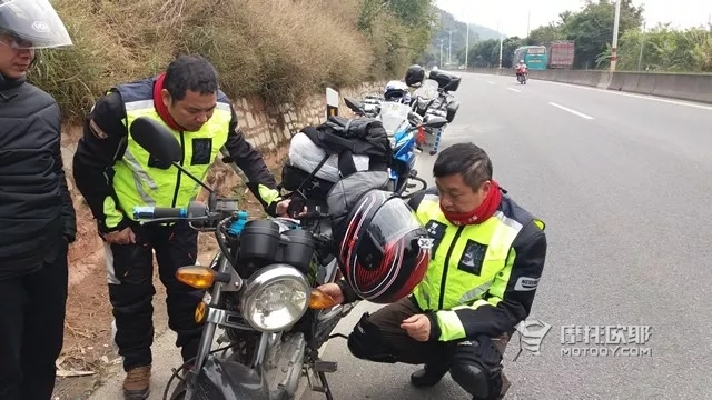 返乡路上的生死救援，这才值得点赞的骑士精神！ (16)