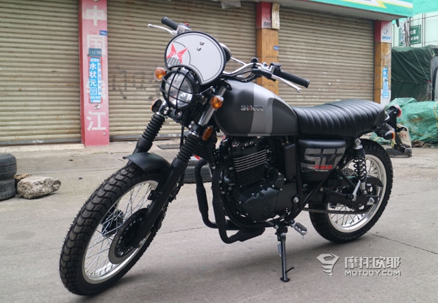 铃木GSX250R和贝纳利BN302S选哪个？省油省心的小踏板都有谁？3万以内的国产复古有什么选择？ (17)